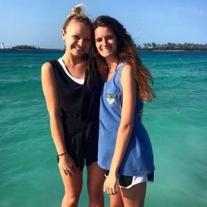 Meet your Posher, Carrie